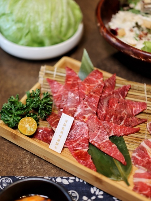 【台中食記】福岡名產牛腸鍋『龍門燒肉』吃得到，感謝祭套餐加價購399，還有你沒喝過的生蠔氣泡香檳！