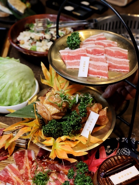 【台中食記】福岡名產牛腸鍋『龍門燒肉』吃得到，感謝祭套餐加價購399，還有你沒喝過的生蠔氣泡香檳！