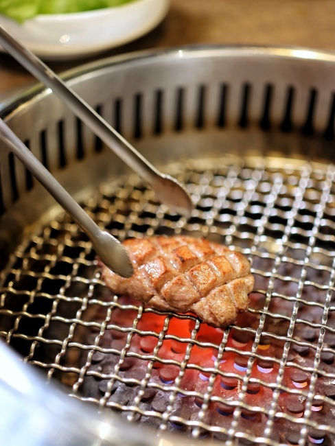 【台中食記】福岡名產牛腸鍋『龍門燒肉』吃得到，感謝祭套餐加價購399，還有你沒喝過的生蠔氣泡香檳！