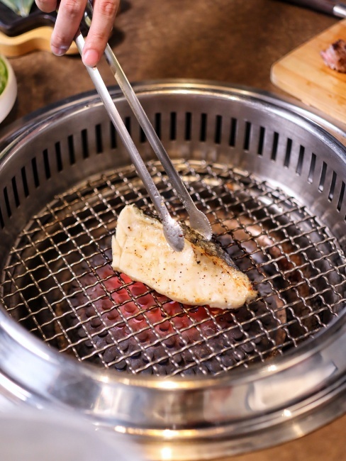 【台中食記】福岡名產牛腸鍋『龍門燒肉』吃得到，感謝祭套餐加價購399，還有你沒喝過的生蠔氣泡香檳！