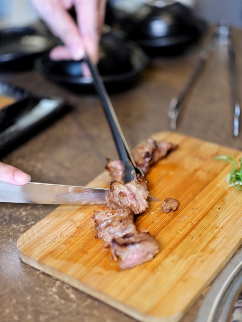 【台中食記】福岡名產牛腸鍋『龍門燒肉』吃得到，感謝祭套餐加價購399，還有你沒喝過的生蠔氣泡香檳！