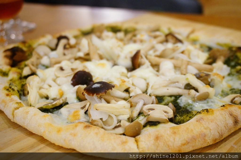 新店大坪林站美食 下午茶 披薩斜塔