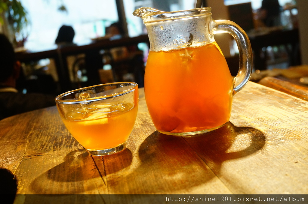 新店大坪林站美食 下午茶 披薩斜塔