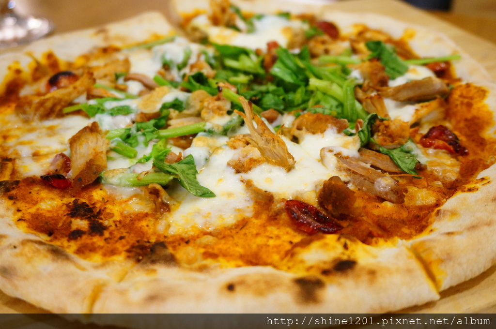 新店大坪林站美食 下午茶 披薩斜塔