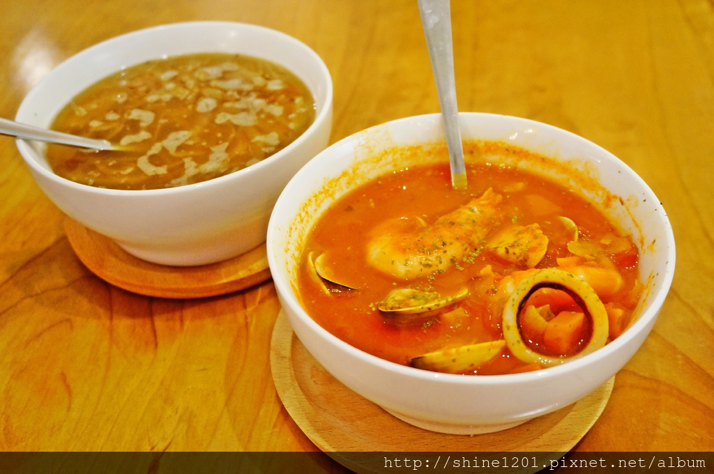 新店大坪林站美食 下午茶 披薩斜塔