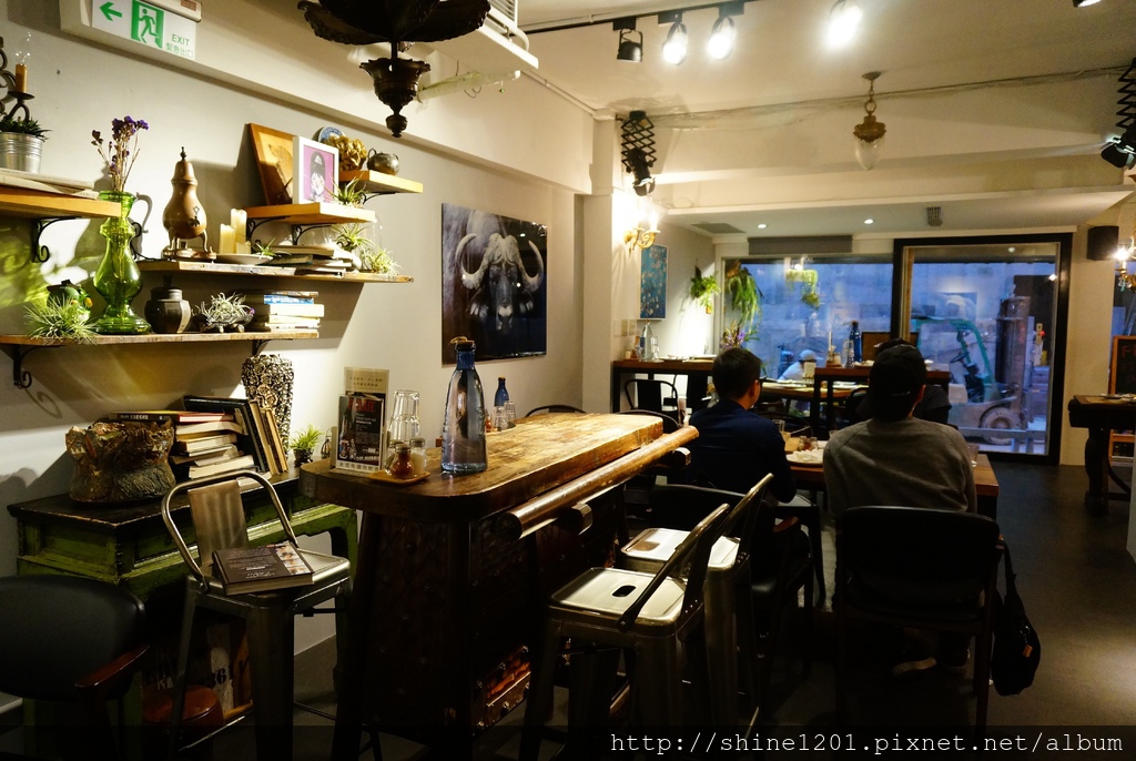 新店大坪林站美食 下午茶 披薩斜塔