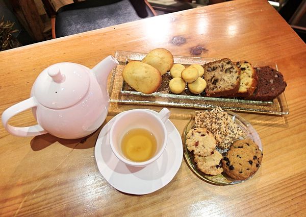 披薩斜塔：❤️美食❤️【新北。新店】披薩斜塔 ★超特色洛神花披薩/普羅旺斯小牛胸/愛評體驗團