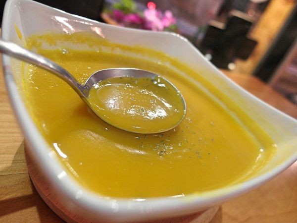 披薩斜塔：❤️美食❤️【新北。新店】披薩斜塔 ★超特色洛神花披薩/普羅旺斯小牛胸/愛評體驗團