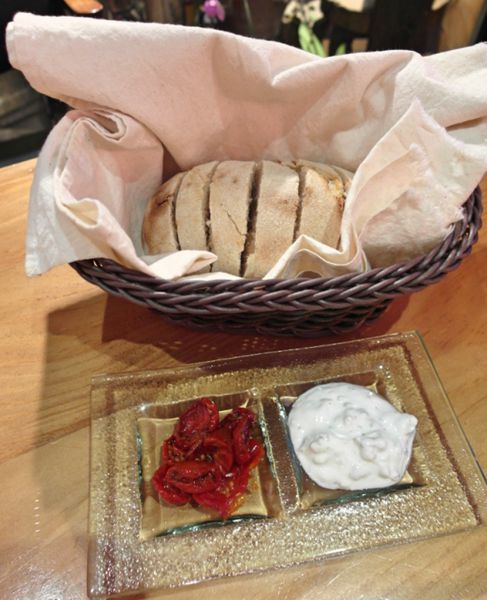 披薩斜塔：❤️美食❤️【新北。新店】披薩斜塔 ★超特色洛神花披薩/普羅旺斯小牛胸/愛評體驗團