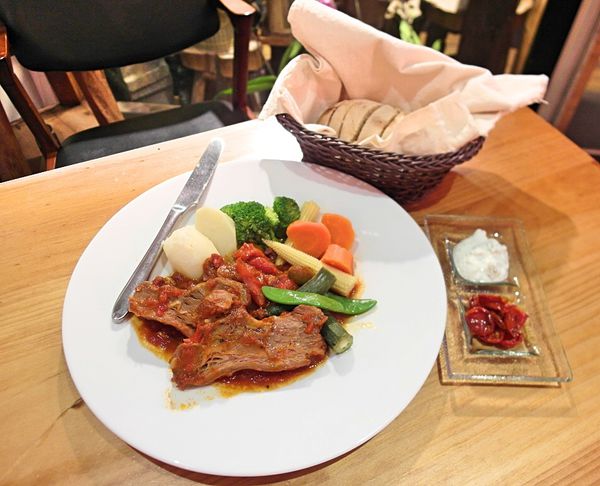 披薩斜塔：❤️美食❤️【新北。新店】披薩斜塔 ★超特色洛神花披薩/普羅旺斯小牛胸/愛評體驗團