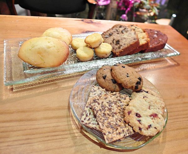 披薩斜塔：❤️美食❤️【新北。新店】披薩斜塔 ★超特色洛神花披薩/普羅旺斯小牛胸/愛評體驗團