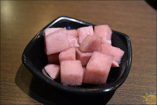 大間町丼 和食屋(精誠店)：台中平價好吃宵夜。大間町。夜貓子最愛異國風味拉麵。主菜湯底自由配通通100多就能品嘗比居酒屋平價許多。推薦麻辣、泰式、叻沙湯底好過癮!