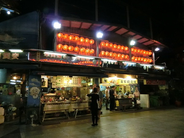 享住旅店：【國內旅遊/旅店推薦】基隆享住旅店絕對讓你好想住~阿爸A青春回憶攏底加啦！就來住一晩遠離台北市的喧囂人生吧～