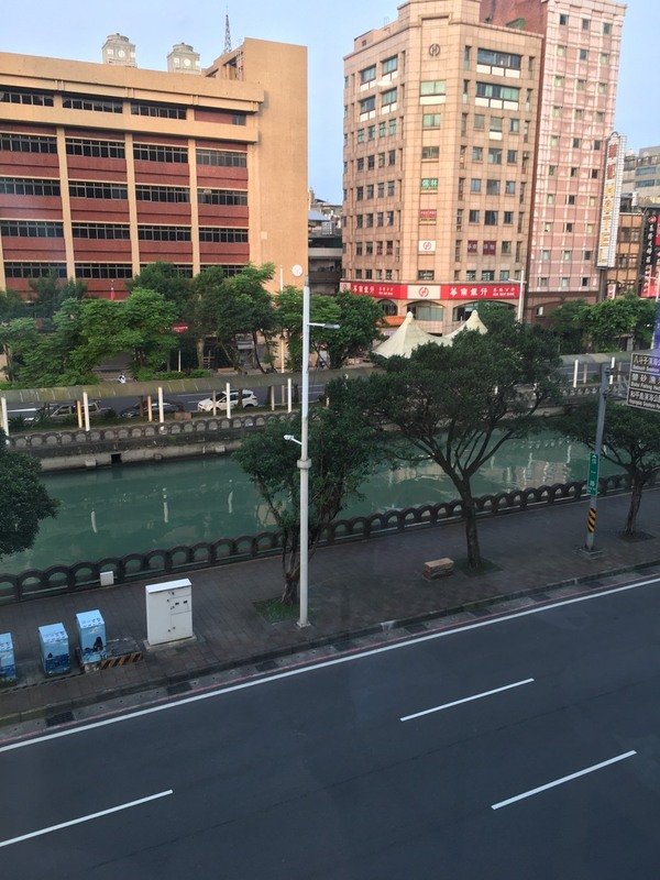 享住旅店：【國內旅遊/旅店推薦】基隆享住旅店絕對讓你好想住~阿爸A青春回憶攏底加啦！就來住一晩遠離台北市的喧囂人生吧～