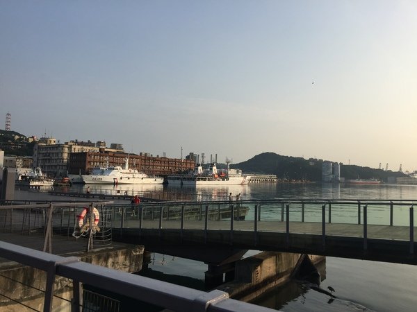 享住旅店：【國內旅遊/旅店推薦】基隆享住旅店絕對讓你好想住~阿爸A青春回憶攏底加啦！就來住一晩遠離台北市的喧囂人生吧～