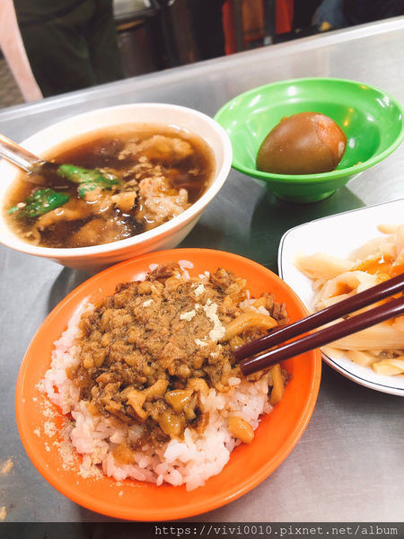 圓圓家出去玩-《基隆住宿》享住旅店，廟口走路3分鐘，交通便利，住宿旅遊好輕鬆