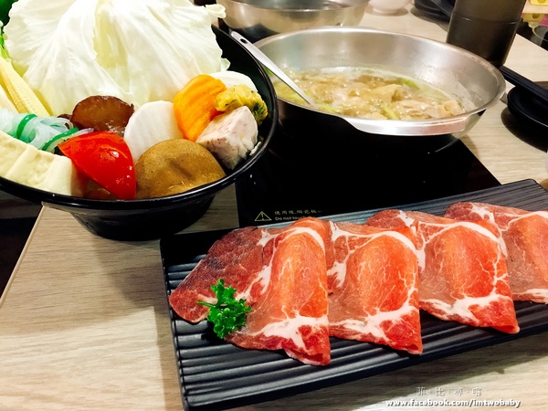 鍋太炫：【捷運美食】鍋太炫鍋物-永吉店 肉慾橫流M9雪花和牛/24公分超大澳州國王蝦 闇陰陽！這鍋太炫～近五分舖/後山埤站