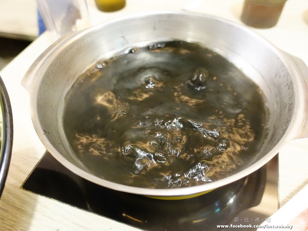 鍋太炫：【捷運美食】鍋太炫鍋物-永吉店 肉慾橫流M9雪花和牛/24公分超大澳州國王蝦 闇陰陽！這鍋太炫～近五分舖/後山埤站