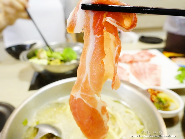 鍋太炫：【捷運美食】鍋太炫鍋物-永吉店 肉慾橫流M9雪花和牛/24公分超大澳州國王蝦 闇陰陽！這鍋太炫～近五分舖/後山埤站