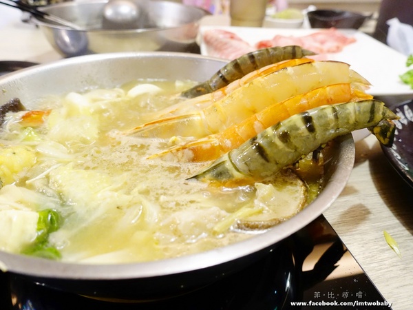 鍋太炫：【捷運美食】鍋太炫鍋物-永吉店 肉慾橫流M9雪花和牛/24公分超大澳州國王蝦 闇陰陽！這鍋太炫～近五分舖/後山埤站