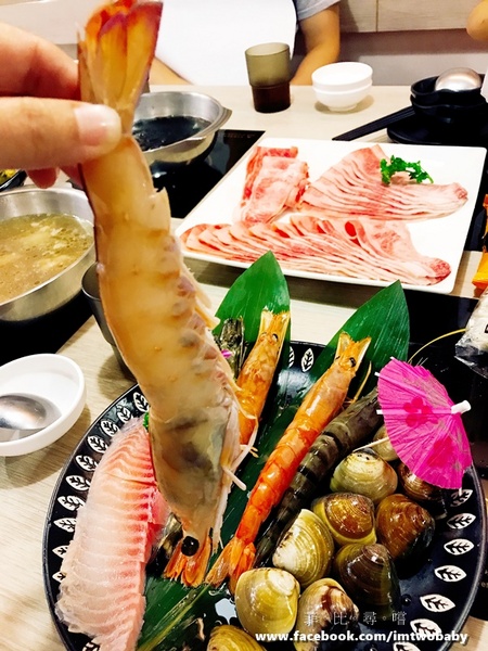 鍋太炫：【捷運美食】鍋太炫鍋物-永吉店 肉慾橫流M9雪花和牛/24公分超大澳州國王蝦 闇陰陽！這鍋太炫～近五分舖/後山埤站