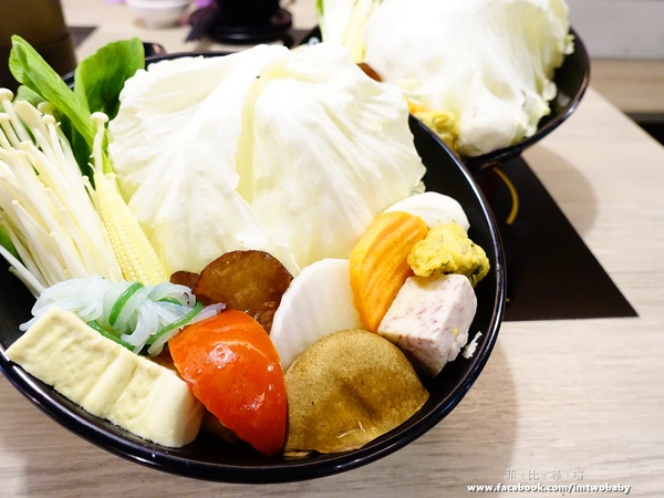 鍋太炫：【捷運美食】鍋太炫鍋物-永吉店 肉慾橫流M9雪花和牛/24公分超大澳州國王蝦 闇陰陽！這鍋太炫～近五分舖/後山埤站