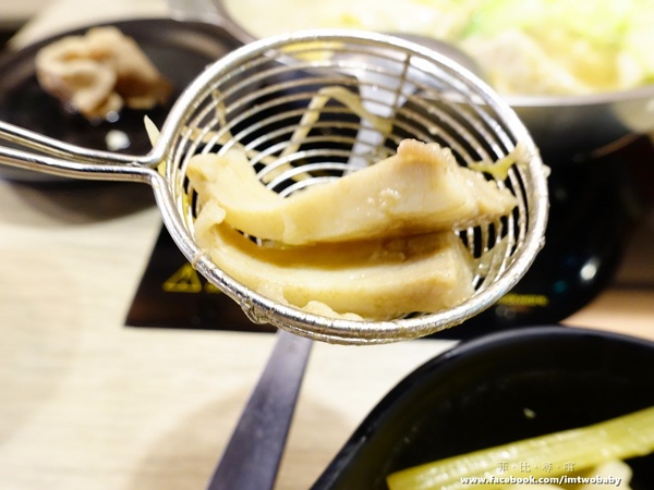 鍋太炫：【捷運美食】鍋太炫鍋物-永吉店 肉慾橫流M9雪花和牛/24公分超大澳州國王蝦 闇陰陽！這鍋太炫～近五分舖/後山埤站