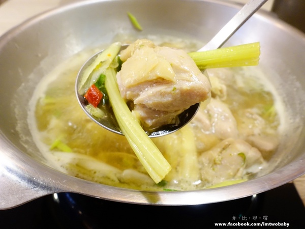 鍋太炫：【捷運美食】鍋太炫鍋物-永吉店 肉慾橫流M9雪花和牛/24公分超大澳州國王蝦 闇陰陽！這鍋太炫～近五分舖/後山埤站