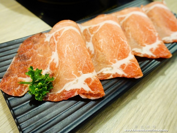 鍋太炫：【捷運美食】鍋太炫鍋物-永吉店 肉慾橫流M9雪花和牛/24公分超大澳州國王蝦 闇陰陽！這鍋太炫～近五分舖/後山埤站