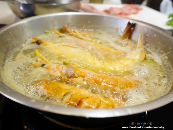 鍋太炫：【捷運美食】鍋太炫鍋物-永吉店 肉慾橫流M9雪花和牛/24公分超大澳州國王蝦 闇陰陽！這鍋太炫～近五分舖/後山埤站