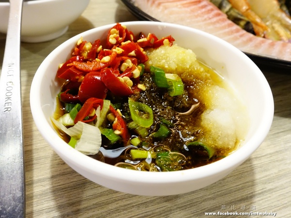 鍋太炫：【捷運美食】鍋太炫鍋物-永吉店 肉慾橫流M9雪花和牛/24公分超大澳州國王蝦 闇陰陽！這鍋太炫～近五分舖/後山埤站