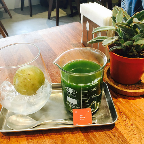 【嘉義美食】文青輕食餐廳，那個那個咖啡早午餐，餐點清爽無負擔，奇異抹茶濃濃奇異果香激推得好喝！