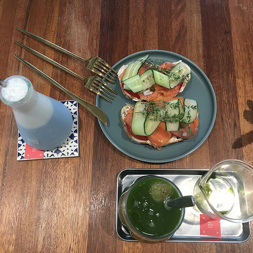 【嘉義美食】文青輕食餐廳，那個那個咖啡早午餐，餐點清爽無負擔，奇異抹茶濃濃奇異果香激推得好喝！