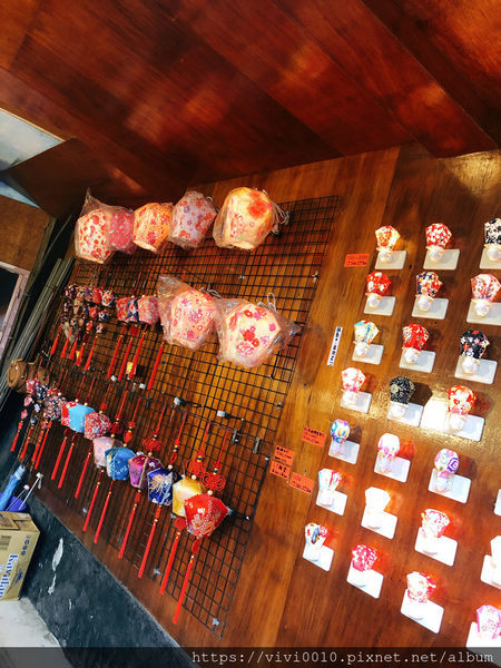 圓圓家出去玩-<新北景點>臺灣最大簾幕式瀑布，十分瀑布傾瀉而下，氣勢磅礡，假日踏青好去處