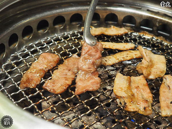 雲火日式燒肉： 雲火燒肉，Prime極上美牛套餐一次可吃到美牛、豬、雞七種肉肉阿~