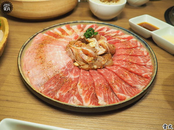 雲火日式燒肉： 雲火燒肉，Prime極上美牛套餐一次可吃到美牛、豬、雞七種肉肉阿~