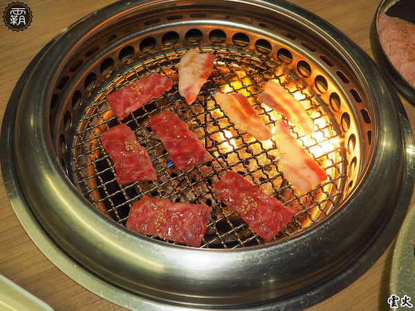 雲火日式燒肉： 雲火燒肉，Prime極上美牛套餐一次可吃到美牛、豬、雞七種肉肉阿~