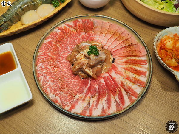 雲火日式燒肉： 雲火燒肉，Prime極上美牛套餐一次可吃到美牛、豬、雞七種肉肉阿~