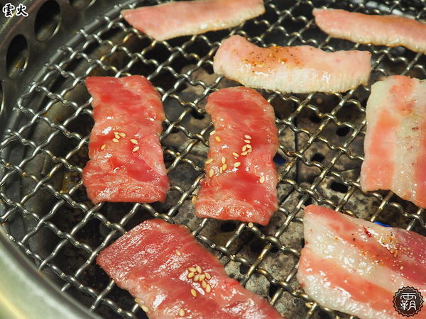 雲火日式燒肉： 雲火燒肉，Prime極上美牛套餐一次可吃到美牛、豬、雞七種肉肉阿~