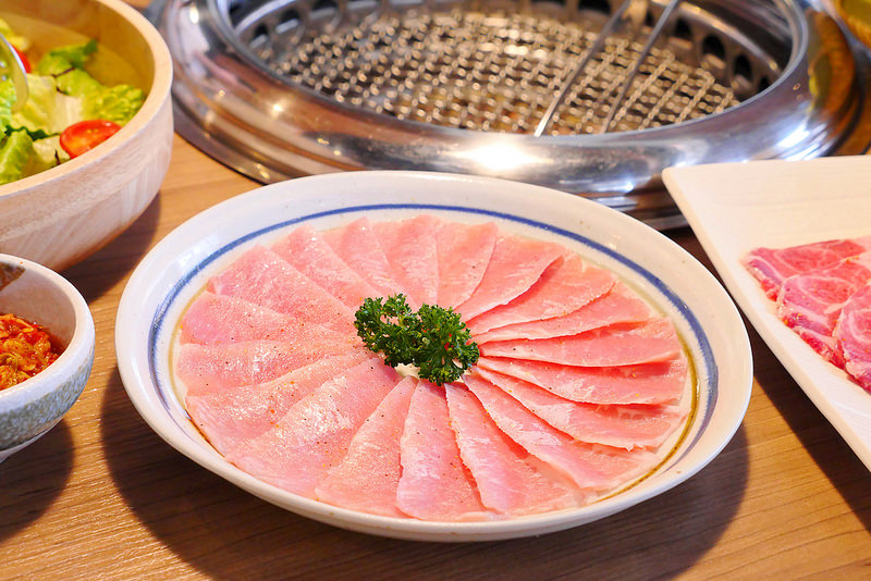 雲火日式燒肉：時尚空間精緻燒肉食材 雙人套餐享受西班牙伊比利豬加和牛雙重奏的美妙滋味！