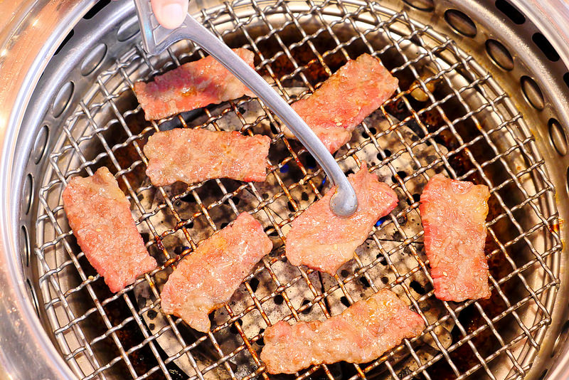 雲火日式燒肉：時尚空間精緻燒肉食材 雙人套餐享受西班牙伊比利豬加和牛雙重奏的美妙滋味！