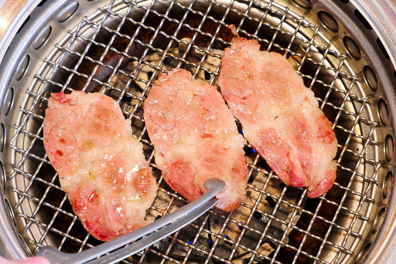 雲火日式燒肉：時尚空間精緻燒肉食材 雙人套餐享受西班牙伊比利豬加和牛雙重奏的美妙滋味！