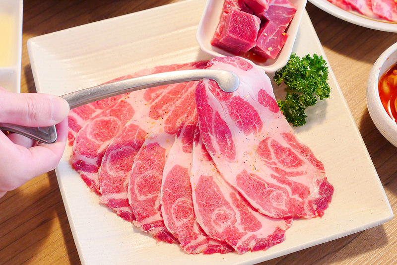 雲火日式燒肉：時尚空間精緻燒肉食材 雙人套餐享受西班牙伊比利豬加和牛雙重奏的美妙滋味！