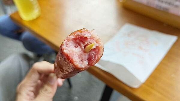 【石碇美食】石碇萬紫桂花香腸｜特殊風味！別的地方吃不到的桂花香腸