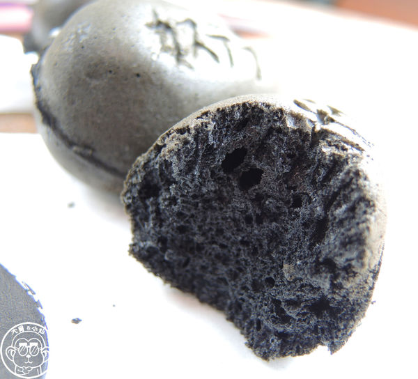 小豫-竹炭雞蛋糕:呷飽祙【台南・小豫-竹炭雞蛋糕】又酷又好吃的竹炭雞蛋糕