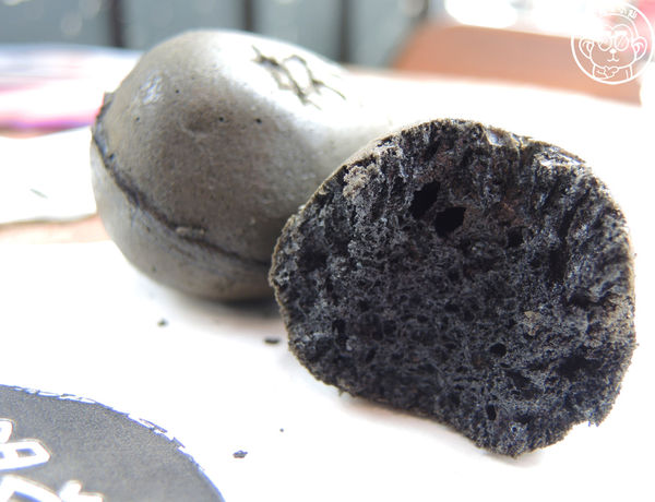 小豫-竹炭雞蛋糕:呷飽祙【台南・小豫-竹炭雞蛋糕】又酷又好吃的竹炭雞蛋糕