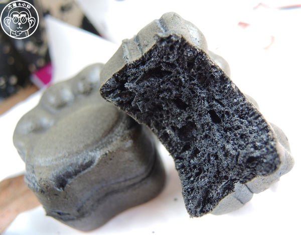 小豫-竹炭雞蛋糕:呷飽祙【台南・小豫-竹炭雞蛋糕】又酷又好吃的竹炭雞蛋糕