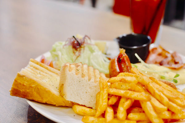 ［桃園市 中壢區］豐滿總匯三明治 豐滿中壢中原店 早起後的大滿足  中壢早午餐 咖啡下午茶 中原夜市 中原大學