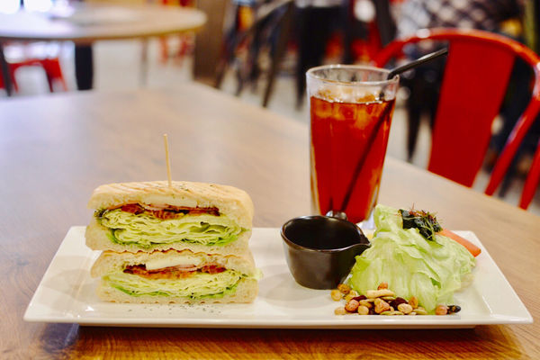 ［桃園市 中壢區］豐滿總匯三明治 豐滿中壢中原店 早起後的大滿足  中壢早午餐 咖啡下午茶 中原夜市 中原大學