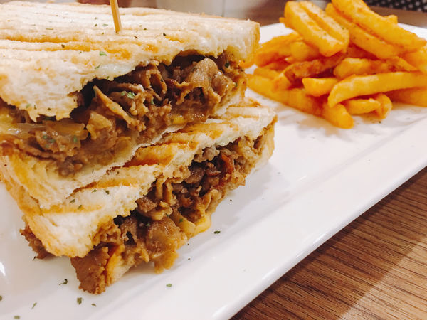 ［桃園市 中壢區］豐滿總匯三明治 豐滿中壢中原店 早起後的大滿足  中壢早午餐 咖啡下午茶 中原夜市 中原大學